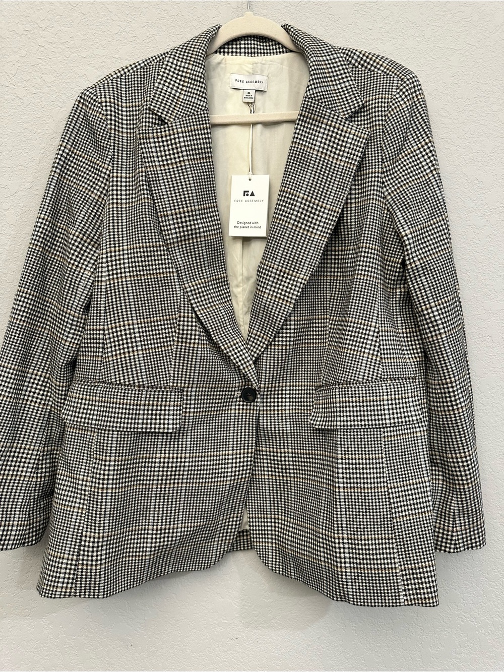 Free Assembly women's plaid blazer in size XL Black and white houndstooth blazer